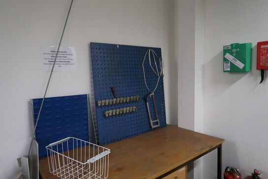 Skraldespand, div. Jern, værktøjstavle samt bord