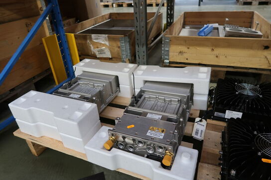 3 stk. on-board ladere OVAR RA3P3108, 2 stk. inverter SEMIKRON SKAi45A2 GD12-WCI
