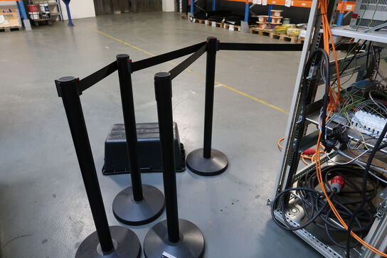 Trappetrin, Div. Afspærringsbånd og stolper