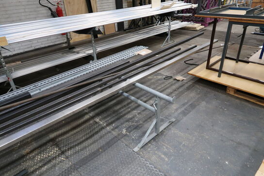 2 stk. støttebukke med indhold