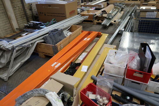 2 stk. paller med vanger samt div. Olie m.m.