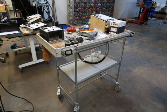 Opbevaringsvogn med indhold