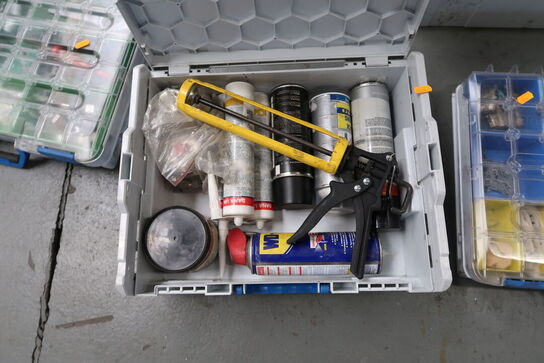 7 stk. kasser/sortimentskasser med værktøj, bolte m.m.