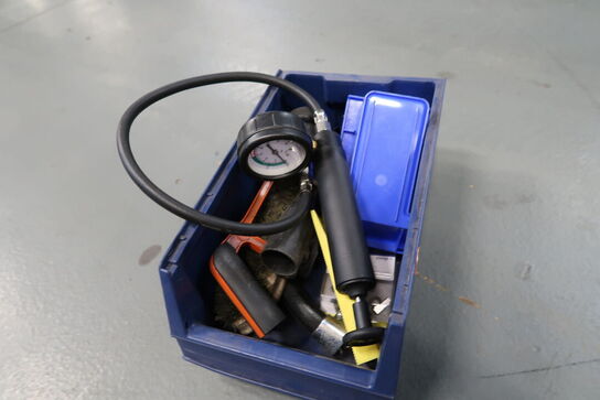 Kasse med pumpe m.m.