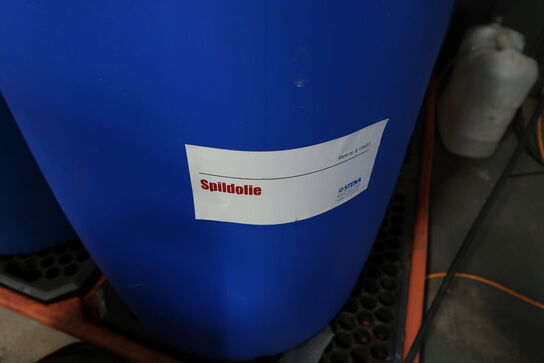 4 stk. tønder med indhold med spildekar