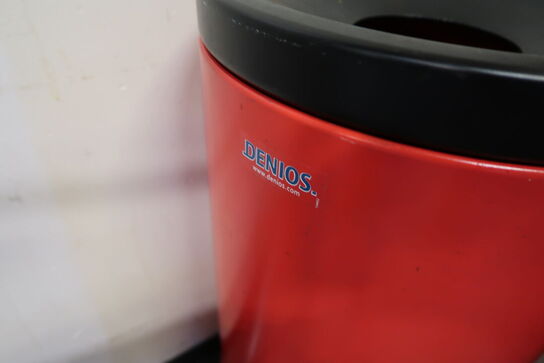 Skraldespand samt papirafruller