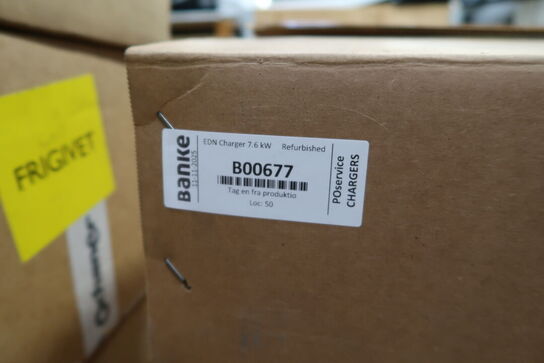 Palle med batteri ladere EDN GROUP 7.6 kW CMP Batteri Charger m.fl.