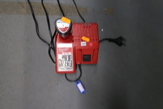 Batteri og lader MILWAUKEE