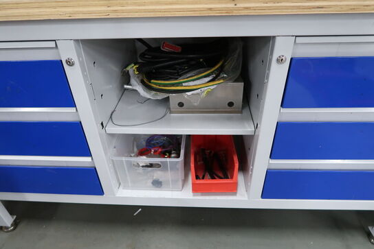 Arbejdsbord med indhold