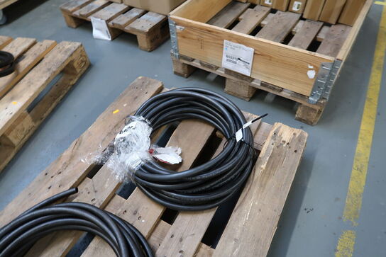 2 stk. paller med slanger