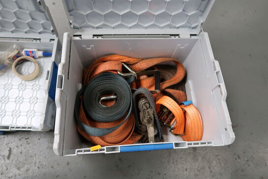 7 stk. kasser/sortimentskasser med værktøj, bolte m.m.