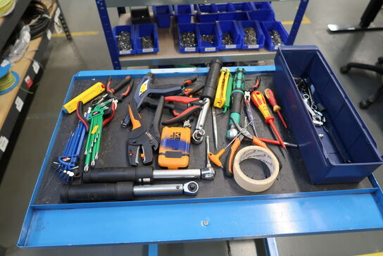 Værktøjsvogn med div. Værktøj