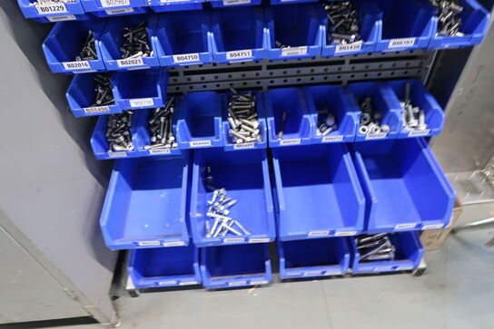 Sortimentsreol med møtrikker og bolte