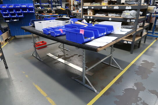 Bordplade på 2 stk. bukke