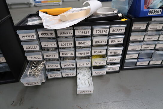 4 stk. sortimentskasser med indhold