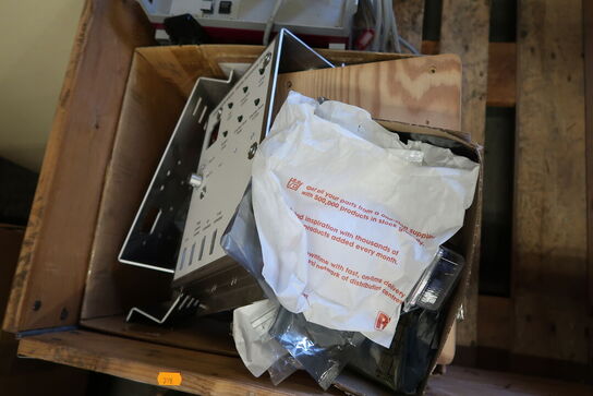 Paller med testsimulator m.m.