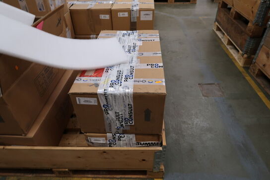 Palle med batteri ladere EDN GROUP 7.6 kW CMP Batteri Charger m.fl.