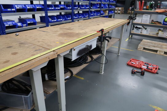 Arbejdsbord med indhold