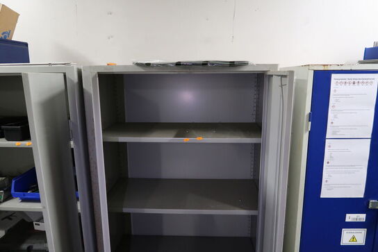 Stålskab med indhold