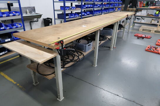 Arbejdsbord med indhold