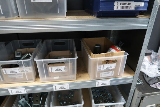 2 stk. lagerreoler med div. Værktøj m.m.