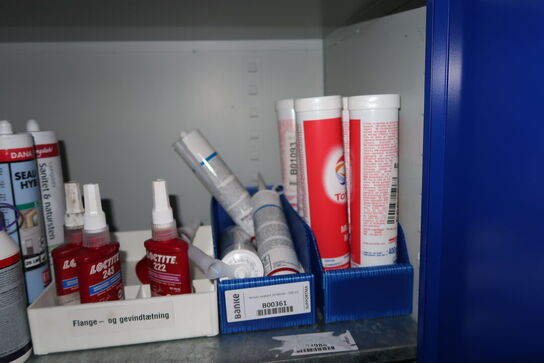 Stålskab med indhold