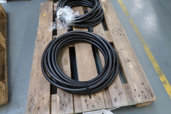 2 stk. paller med slanger