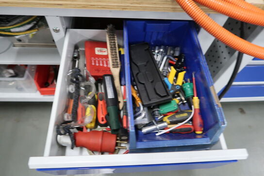 Arbejdsbord med indhold