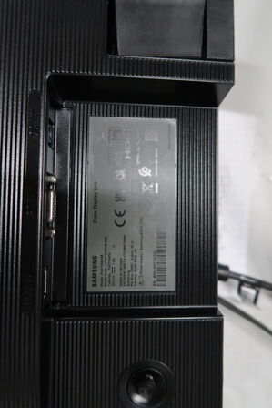 Computerskærm LENOVO, dockingstation LENOVO ThinkPad, tastatur og mus