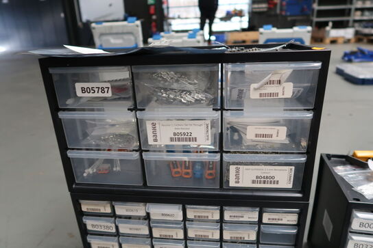 4 stk. sortimentskasser med indhold