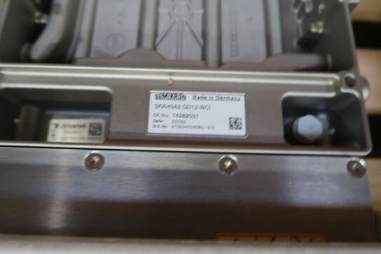 3 stk. on-board ladere OVAR RA3P3108, 2 stk. inverter SEMIKRON SKAi45A2 GD12-WCI