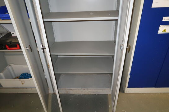 Stålskab med indhold