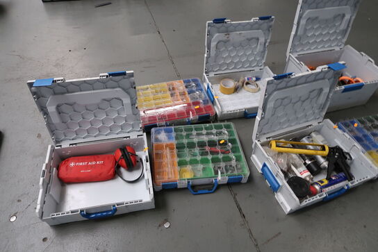 7 stk. kasser/sortimentskasser med værktøj, bolte m.m.