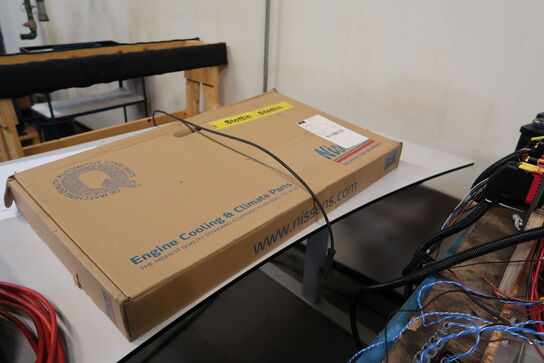 El. hæve/sænke skrivebord med indhold