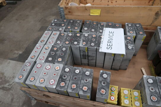 Paller med ladere MES m.m.