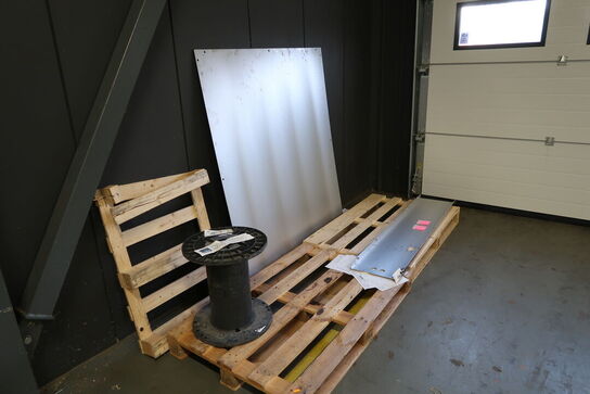 Div. EURO-Paller, plejemidler EURO PART, tønde med indhold, lagerreoler m.m.