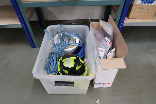 2 stk. kasser med indhold