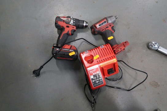 2 stk. akku håndværktøj MILWAUKEE M18 CBLPD, M18 FIWF12 med batteri og lader