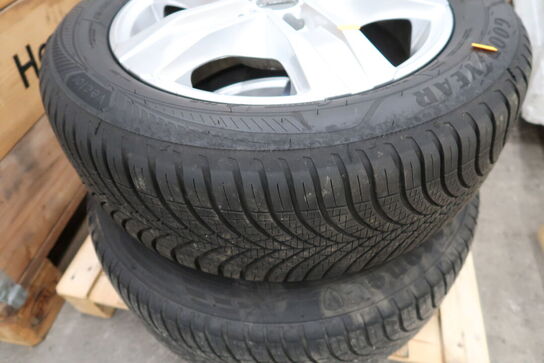 Palle med 4 stk. alufælge 7Jx17H2 med dæk GOODYEAR 215/60R17