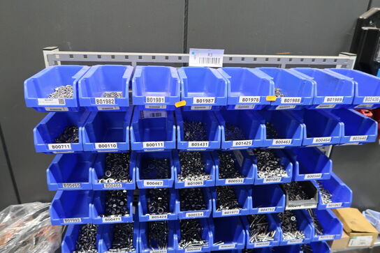 Sortimentsreol med møtrikker og bolte