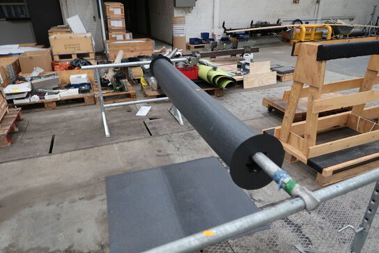 2 stk. stilladsbukke med indhold, 2 stk. bukke samt EURO-Paller