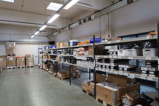 7 fag lagerreoler uden indhold