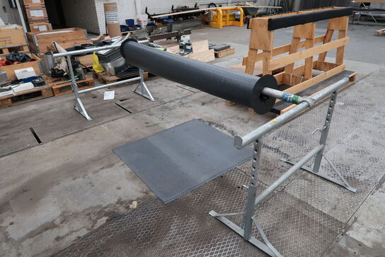 2 stk. stilladsbukke med indhold, 2 stk. bukke samt EURO-Paller