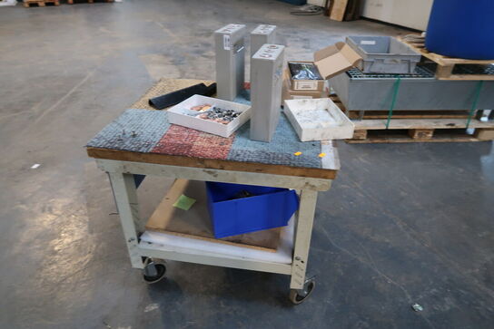 Opbevaringsvogn med indhold