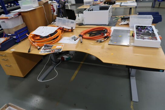 El. hæve/sænke skrivebord med indhold