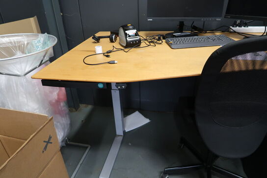 El. hæve/sænke skrivebord uden indhold, kontorstol samt skab