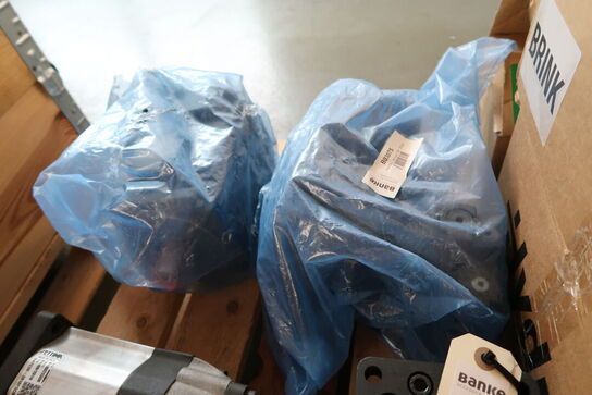 Palle med div. Pumper, motorer DANFOSS m.fl.