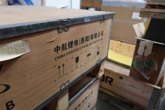 2 stk. paller med batterier