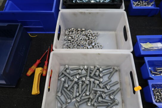 Div. Skruer, bolte m.m.