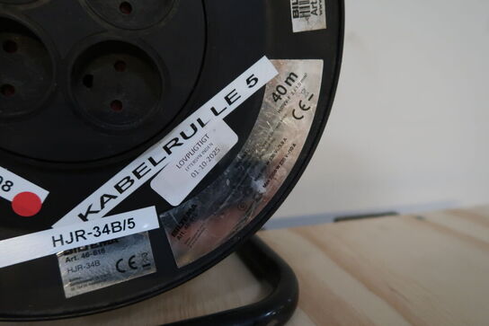 Kabeltromle samt forlængerledning